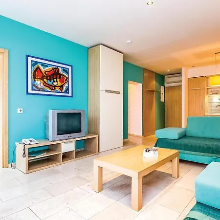 Stunning In With Outdoor Swimming Pool, Wifi And Swimming Pool Apartman *