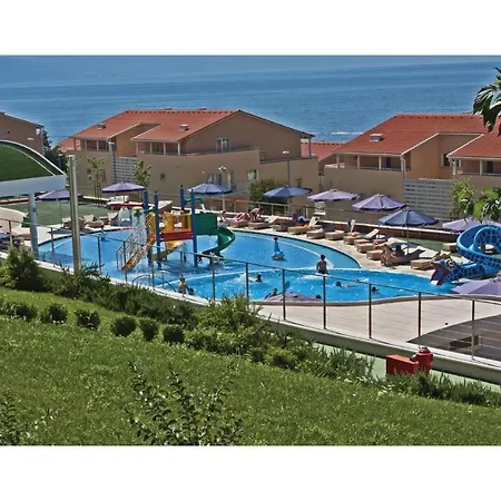 Stunning In With Outdoor Swimming Pool, Wifi And Swimming Pool Apartman