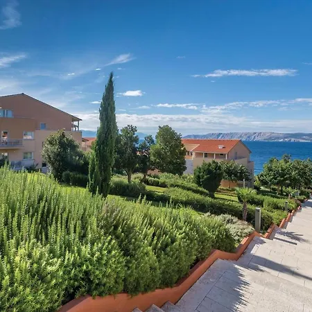Stunning In With Outdoor Swimming Pool, Wifi And Swimming Pool Apartman *
