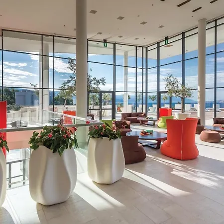 Stunning In With Outdoor Swimming Pool, Wifi And Swimming Pool Apartman Novi Vinodolski