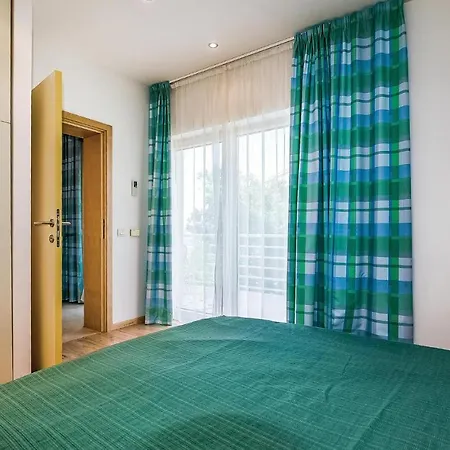 Stunning In With Outdoor Swimming Pool, Wifi And Swimming Pool * Novi Vinodolski