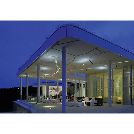 Stunning In With Outdoor Swimming Pool, Wifi And Swimming Pool Apartman