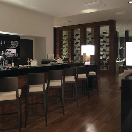 Apartman Stunning In With Outdoor Swimming Pool, Wifi And Swimming Pool