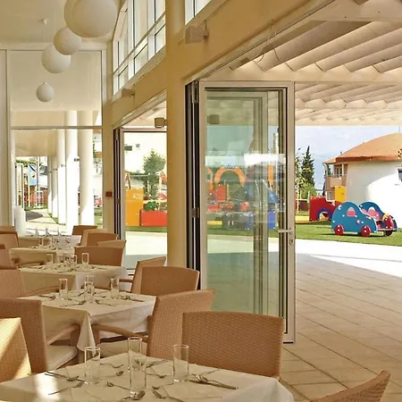 Stunning In With Outdoor Swimming Pool, Wifi And Swimming Pool Apartman Novi Vinodolski