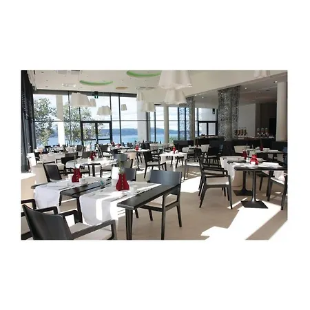 Apartman Stunning In With Outdoor Swimming Pool, Wifi And Swimming Pool *