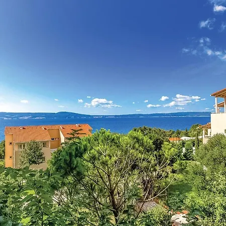 Stunning In With Outdoor Swimming Pool, Wifi And Swimming Pool Apartman Novi Vinodolski